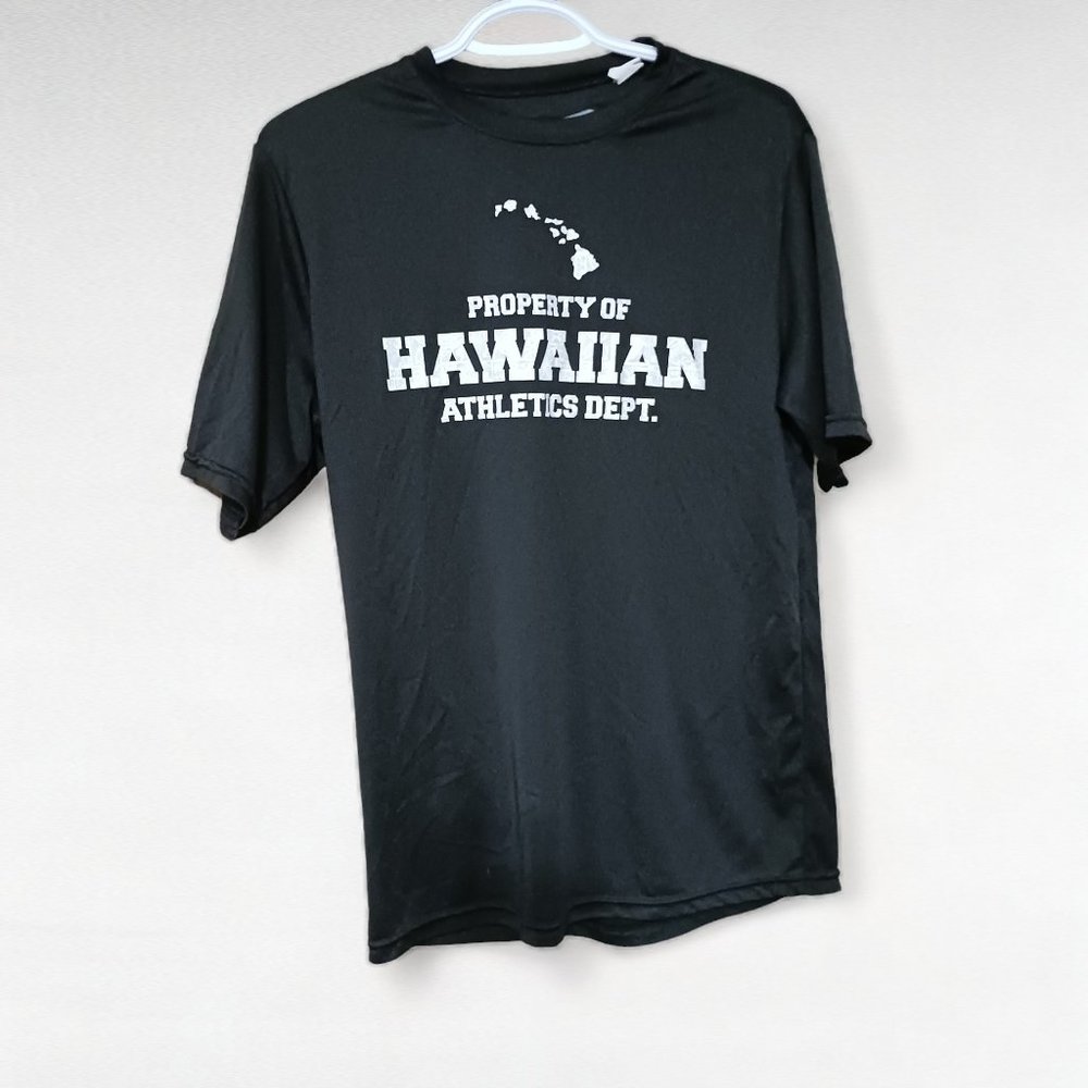 ❤️🛍️Mens Black " Property of Hawaiian Athletics Dept Short Sleeve T Shirt❤️🛍️